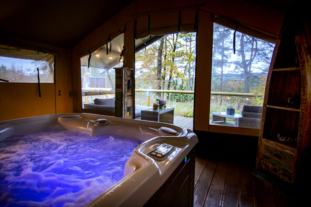 Hatari Lodge