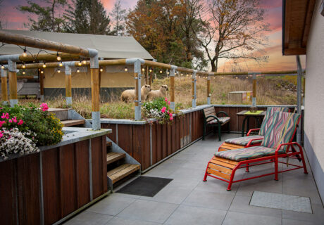 Hatari Lodge